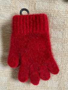 Single thickness, cozy, warm and soft New Zealand made children's gloves.   These gloves are made from a luxurious blend of possum fur and superfine New Zealand Merino wool. Red